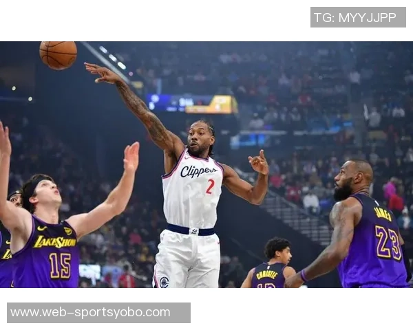 莱昂纳德半场表现抢眼19分钟内高效得分17分助球队争胜